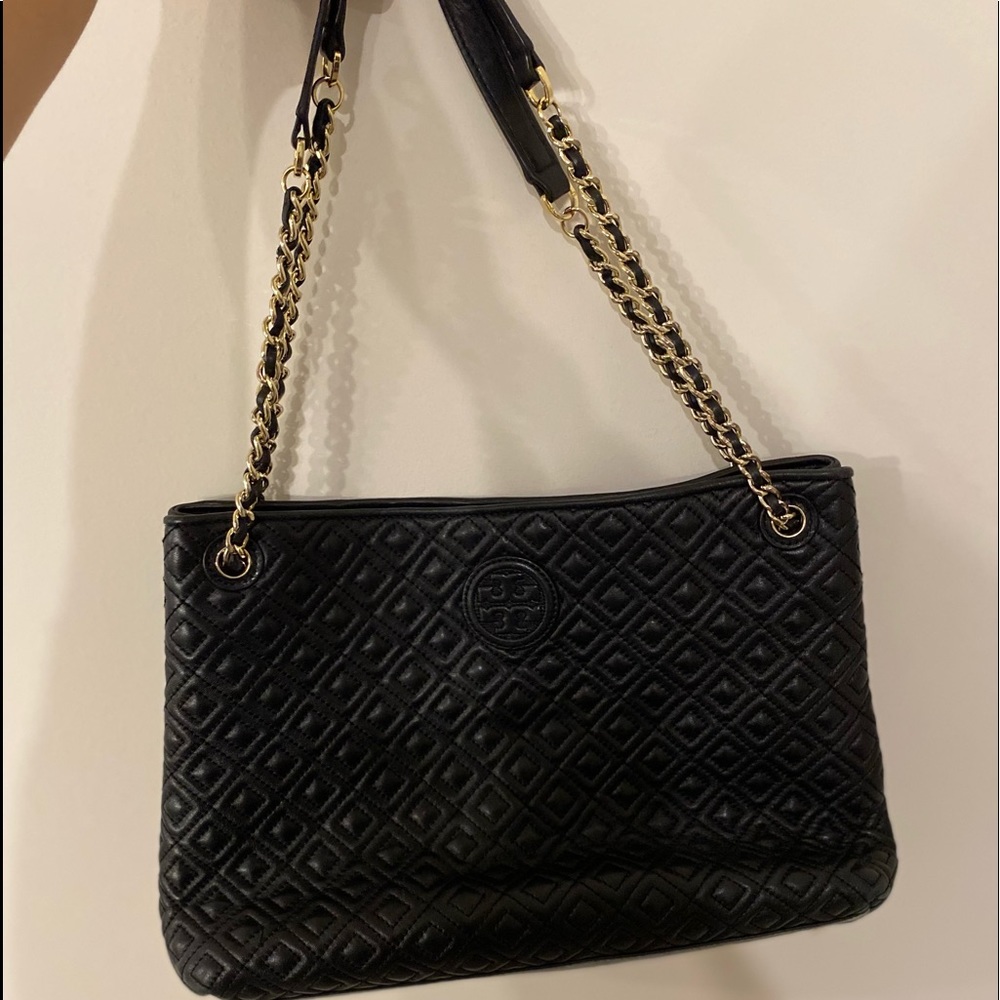 Tory Burch CROSSBODY QUILTED BLACK 
HANDBAG GOLDCHAIN